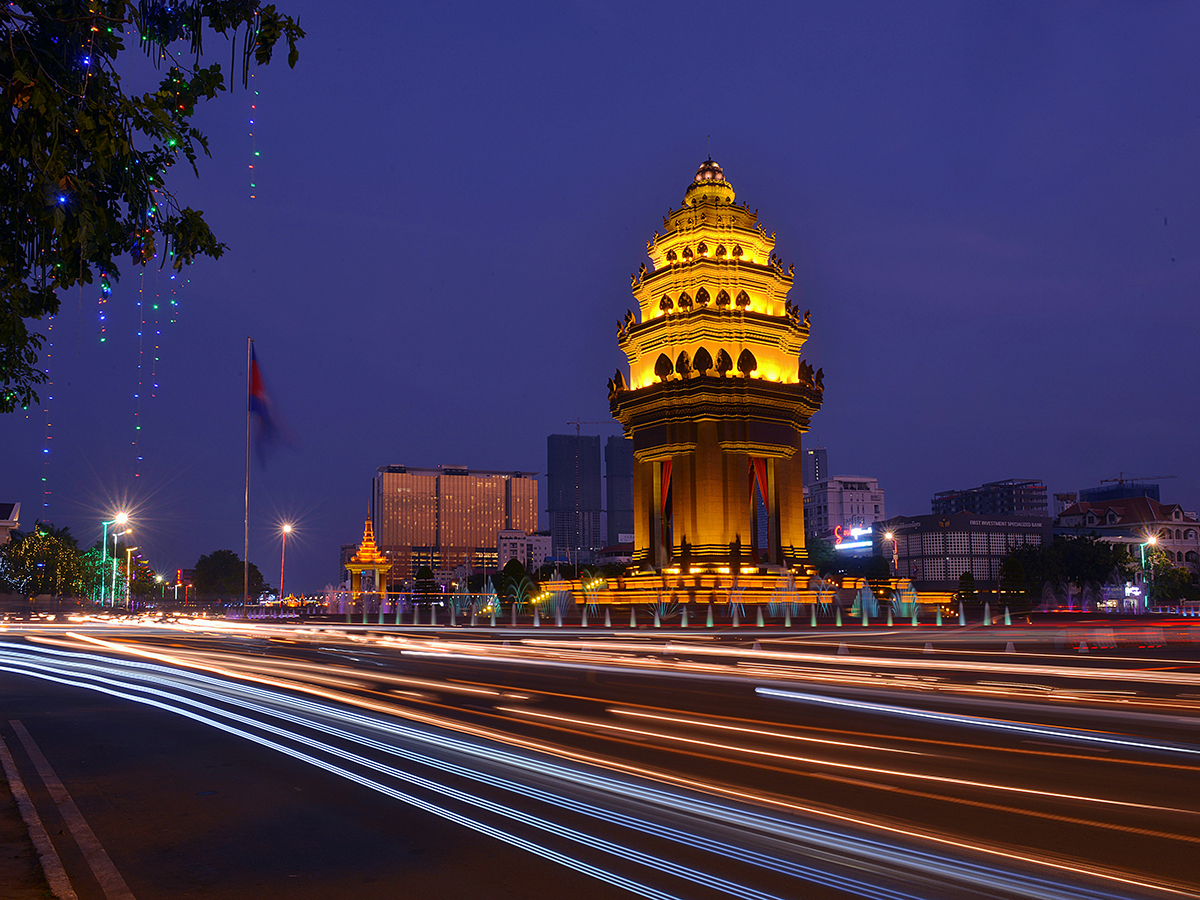 Day 04: Siem Reap to Phnom Penh (B, L)