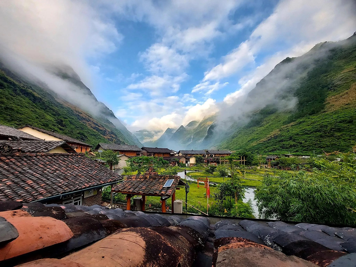 Day 4: Dong Van - Ma Pi Leng Pass - Meo Vac - Ba Be (B, L, D)