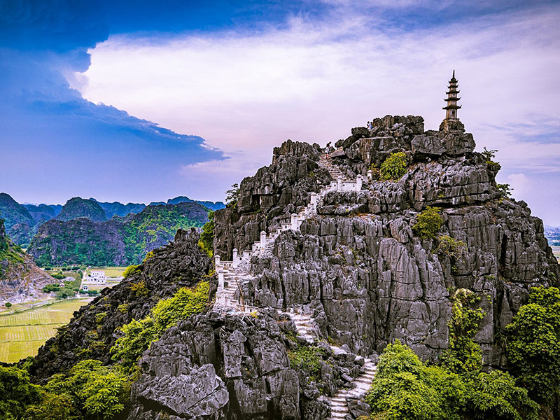 Day 3: Tam Coc's Majesty & Mua Cave's Ascent (B)